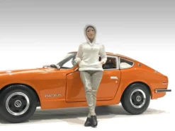 Car Meet 2 Figurine I for 1/24 Scale Models American Diorama 76389