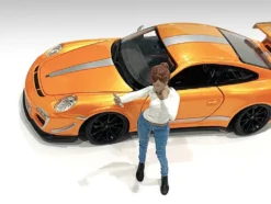 Car Meet 1 Figurine I 1/24 Scale Models American Diorama 76377