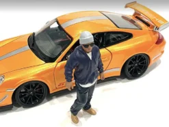 Car Meet 1 Figurine IV 1/24 Scale Models American Diorama 76380