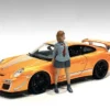 Car Meet 1 Figurine V 1/24 Scale Models American Diorama 76381
