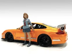 Car Meet 1 Figurine V 1/24 Scale Models American Diorama 76381