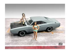 Car Wash Girls Set 1 Dorothy and Barbara 2 Piece Figure for 1/43 Scale Models American Diorama 38355