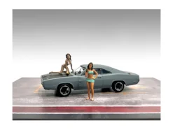 Car Wash Girls Set 1 Dorothy and Barbara 2 Piece Figure for 1/43 Scale Models American Diorama 38355