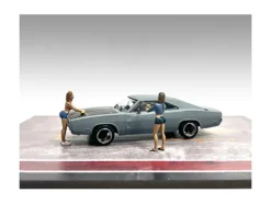 Car Wash Girls Set 2 Jessica and Jennifer 2 Piece Figure Set for 1/43 Scale Models American Diorama 38356