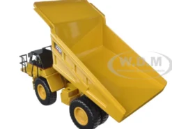 CAT Caterpillar 777D Off Highway Dump Truck Core Classics Series with Operator 1/50 Diecast Model Diecast Masters 85104 C
