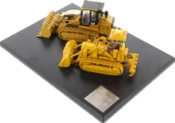 CAT Caterpillar 977D Traxcavator Circa 1955-1960 and CAT Caterpillar 963K Track Loader Current with Operators Evolution Series 1/50 Diecast Models Diecast Masters 85559