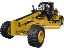 CAT Caterpillar 24M Motor Grader with Operator Core Classics Series 1/50 Diecast Model Diecast Masters 85264 C