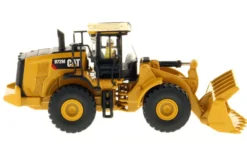 CAT Caterpillar 972M Wheel Loader Operator High Line Series 1/87 HO Scale Diecast Model Diecast Masters 85949
