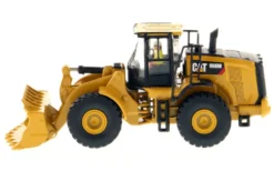 CAT Caterpillar 966M Wheel Loader Operator High Line Series 1/87 HO Diecast Model Diecast Masters 85948