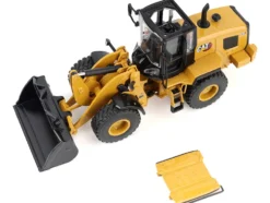 CAT Caterpillar 930 Wheel Loader with Operator Yellow 
