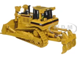 Caterpillar D8R Series II Track Type with Operator 1/50 Diecast Model Diecast Masters 85099 C