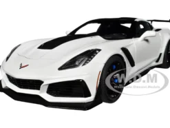 2019 Chevrolet Corvette C7 ZR1 Arctic White with Carbon Top 1/18 Model Car Autoart 71270