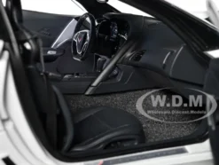 2019 Chevrolet Corvette C7 ZR1 Arctic White with Carbon Top 1/18 Model Car Autoart 71270