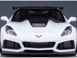 2019 Chevrolet Corvette C7 ZR1 Arctic White with Carbon Top 1/18 Model Car Autoart 71270