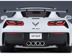 2019 Chevrolet Corvette C7 ZR1 Arctic White with Carbon Top 1/18 Model Car Autoart 71270