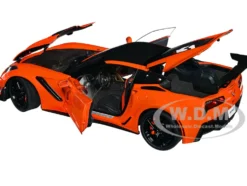 2019 Chevrolet Corvette C7 ZR1 Sebring Orange Tintcoat with Carbon Top 1/18 Model Car Autoart 71279