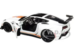 2019 Chevrolet Corvette ZR1 #22 Gulf Oil White Orange Stripes Black Top 1/24 Diecast Model Car Motormax 79657