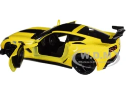 2019 Chevrolet Corvette ZR1 Yellow Black Accents 1/24 Diecast Model Car Motormax 79356