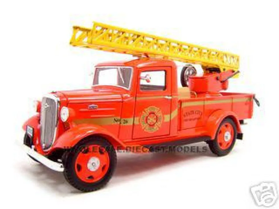 1935 Chevrolet Fire Truck Diecast Model 1/24 Diecast Truck Unique Replicas 18628