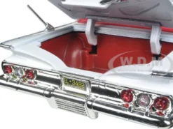 1960 Chevrolet Impala Convertible White 1/18 Diecast Model Car Motormax 73110