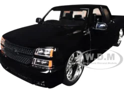 2006 Chevrolet Silverado Custom Pickup Truck Black 