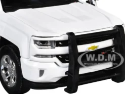 2017 Chevrolet Silverado 1500 LT Z71 Crew Cab Pickup Truck White with Flashing Light Bar and Front and Rear Lights and Sounds 1/27 Diecast Model Car by Motormax