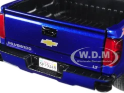 2017 Chevrolet Silverado 1500 LT Z71 Crew Cab Blue 1/27 Diecast Model Car Motormax 79348