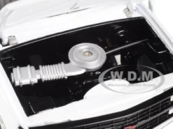 1992 Chevrolet 454 SS Pickup Truck White 1/24 Diecast Model Car Motormax 73203