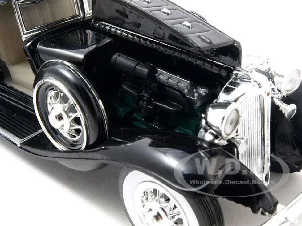 1932 Chrysler Lebaron Black 1/32 Diecast Car Model Signature Models 32316