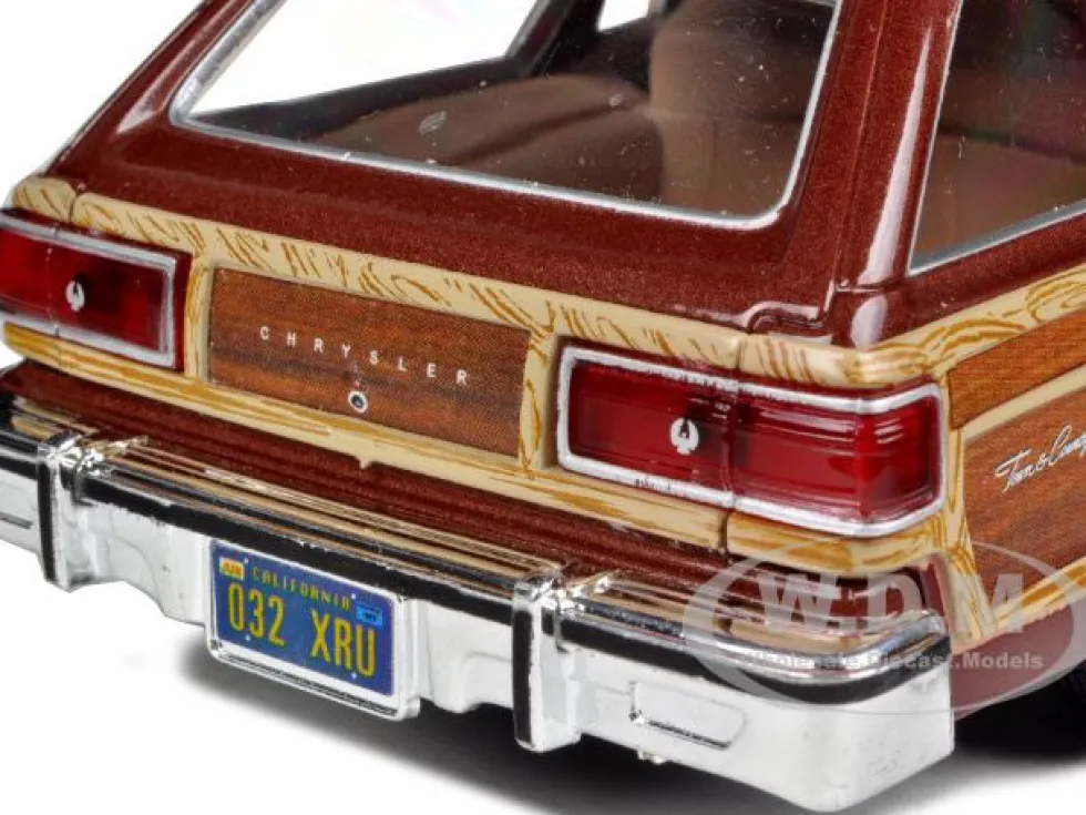 1979 Chrysler Lebaron Town and Country Burgundy 1/24 Diecast Model Car Motormax 73331