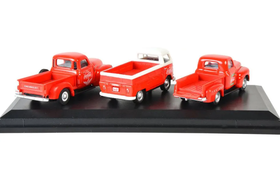 Classic Pickups Gift Set 3 Pickup Trucks Coca Cola 1/72 Diecast Model Cars Motor City Classics 472100