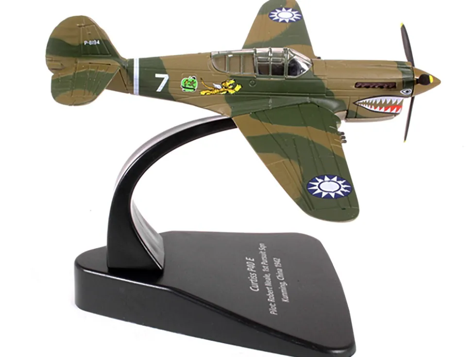 Curtiss P40 E Warhawk Fighter Plane Pilot Robert Neale 1st Pursuit Squadron Kunming China 1944 Oxford Aviation Series 1/72 Diecast Model Airplane by Oxford Diecast AC074