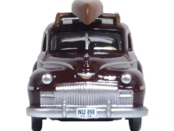 1946 DeSoto Suburban with Roof Rack and Canoe Royal Maroon 1/87 (HO) Scale Diecast Model Car by Oxford Diecast