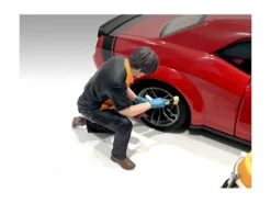 Detail Masters Figure 1 Wheel Cleaning for 1/24 Scale Models American Diorama 24601