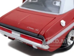1970 Dodge Challenger R/T Coupe Red 1/24 Diecast Model Car Maisto 31263