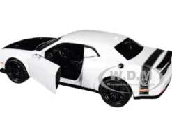 2018 Dodge Challenger SRT Hellcat Widebody White Black Hood 1/24 Diecast Model Car Motormax 79350