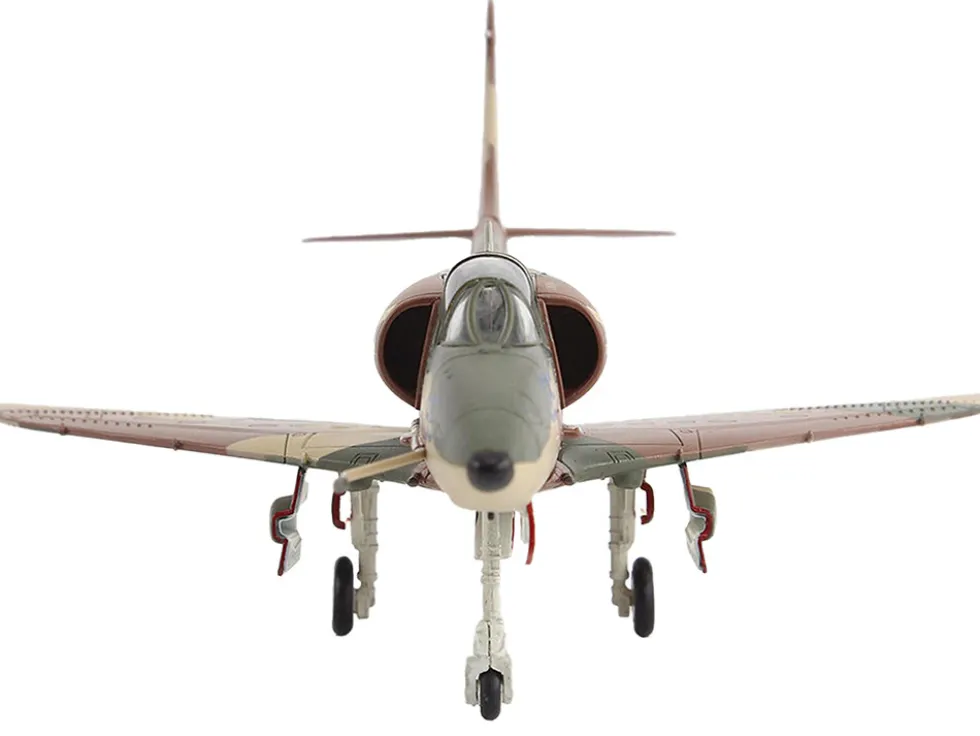 Douglas A-4E Skyhawk Aircraft "Aggressor, 151095" (1985/6) United States Navy "Air Power Series" 1/72 Diecast Model by Hobby Master