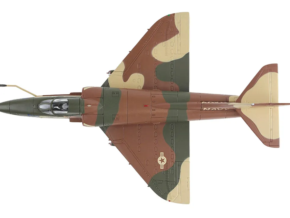 Douglas A-4E Skyhawk Aircraft "Aggressor, 151095" (1985/6) United States Navy "Air Power Series" 1/72 Diecast Model by Hobby Master