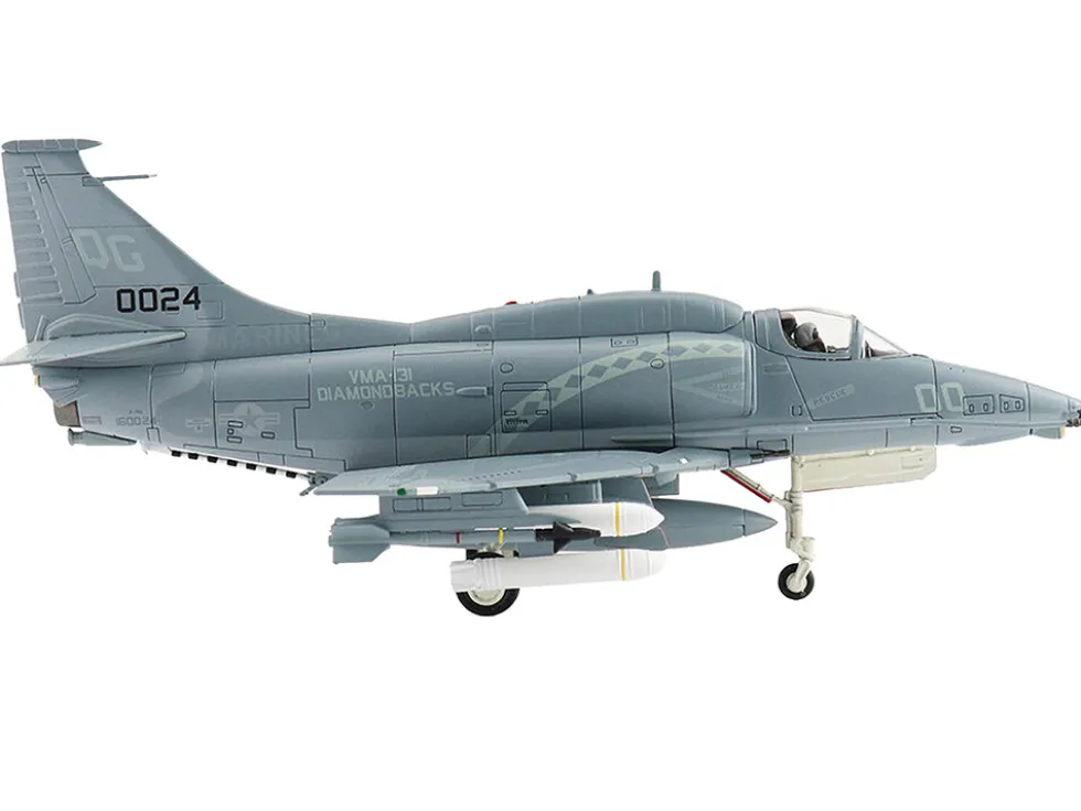 Douglas A-4M Skyhawk Aircraft "VMA-131 Diamondbacks" (1993) United States Marines "Air Power Series" 1/72 Diecast Model by Hobby Master