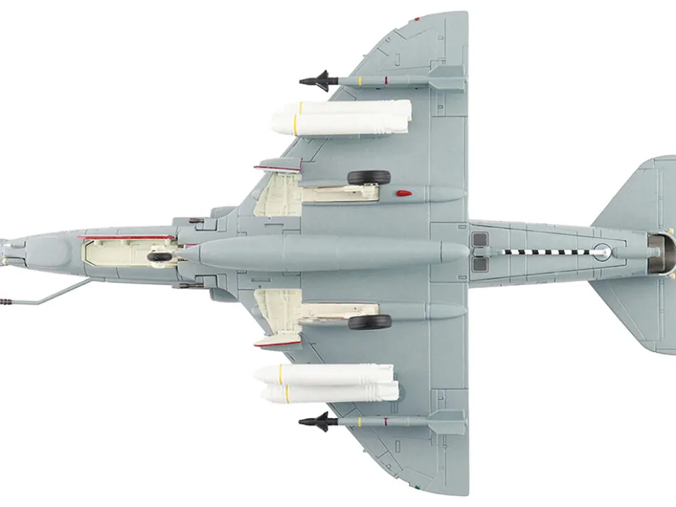 Douglas A-4M Skyhawk Aircraft "VMA-131 Diamondbacks" (1993) United States Marines "Air Power Series" 1/72 Diecast Model by Hobby Master