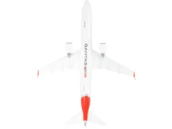 Embraer E190 Commercial Aircraft "QantasLink" (VH-UZD) White with Red Tail (Snap-Fit) 1/100 Plastic Model by Skymarks