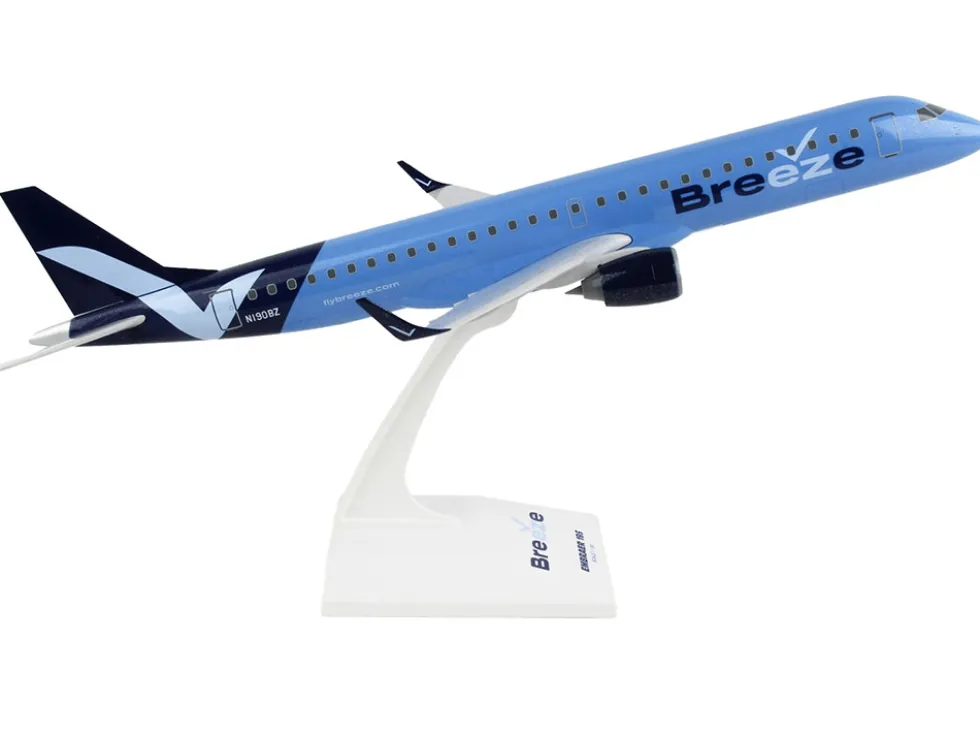 Embraer E195 Commercial Aircraft "Breeze Airways" (N190BZ) Blue (Snap-Fit) 1/100 Plastic Model by Skymarks