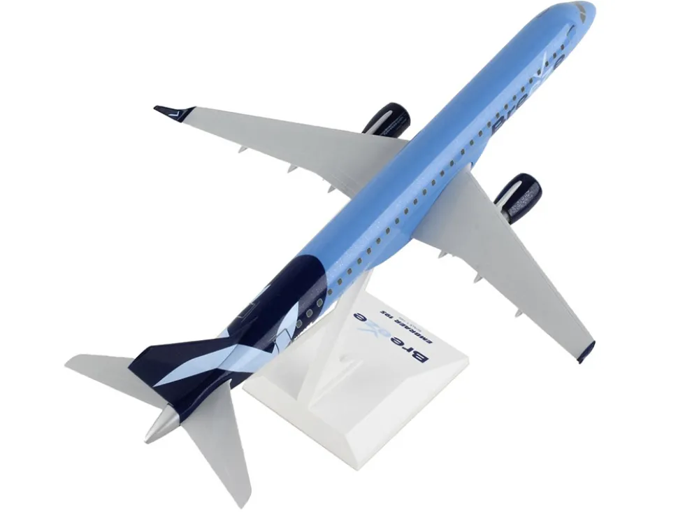 Embraer E195 Commercial Aircraft "Breeze Airways" (N190BZ) Blue (Snap-Fit) 1/100 Plastic Model by Skymarks