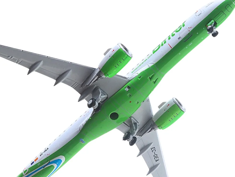 Embraer E195-E2 Commercial Aircraft "Binter Canarias" (EC-OEA) White with Green Tail Stripes Stripes 1/400 Diecast Model Airplane by GeminiJets