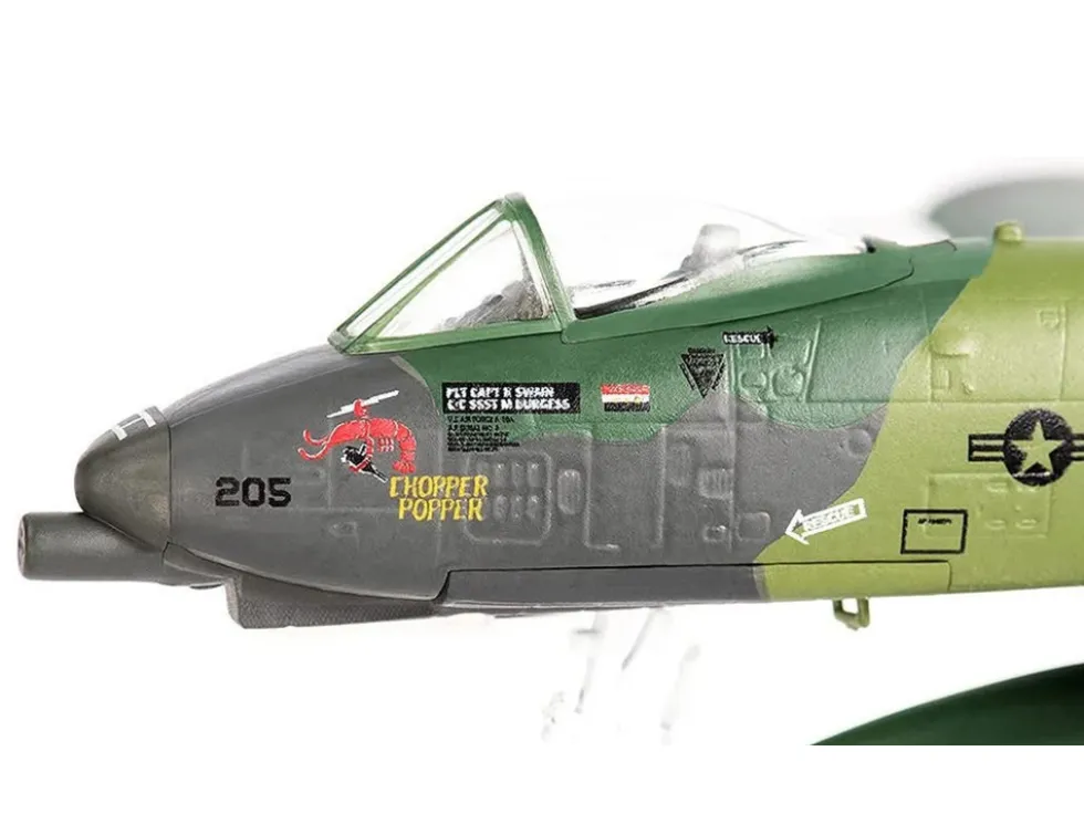 Fairchild Republic A-10 Thunderbolt II Attack Aircraft "23rd Tactical Fighter Wing, 706th Fighter Squadron, Operation Desert Storm" (1991) United States Air Force 1/144 Diecast Model by JC Wings