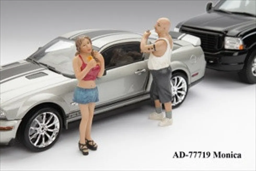 Female Monica Figure For 1:18 Diecast Model Cars American Diorama 77719