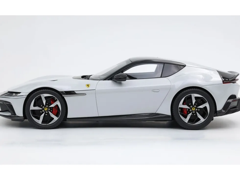 Ferrari 12Cilindri Bianco Artico (Artic White) with Black Top with DISPLAY CASE Limited Edition to 48 pieces Worldwide 1/18 Model Car by BBR