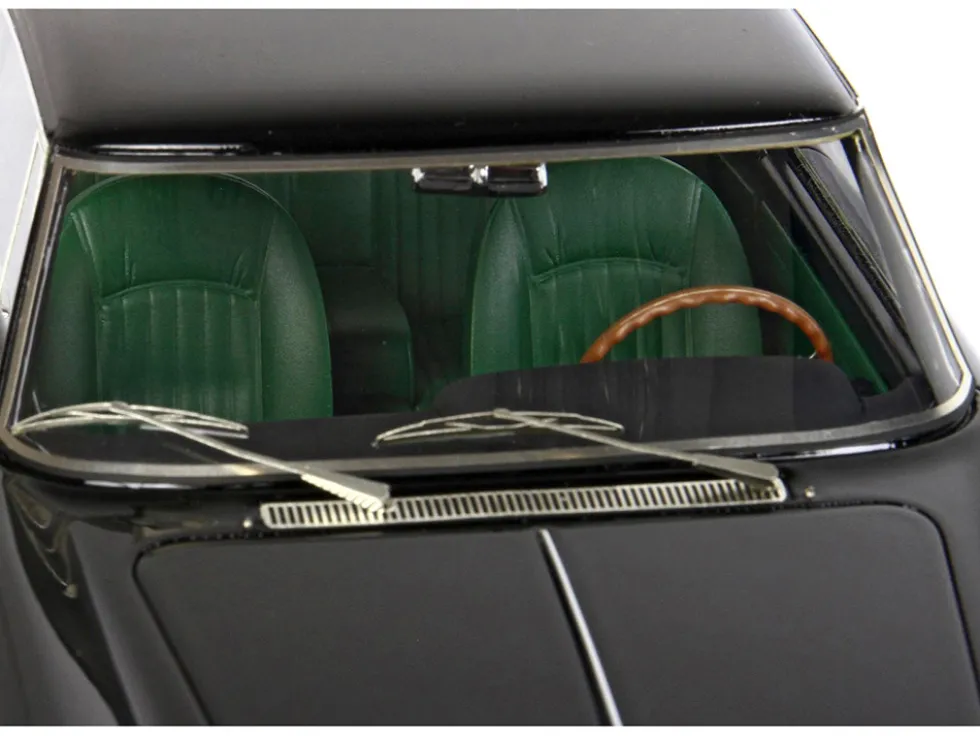 1961 Ferrari GTE 2 2 Serie I S N 2999GT Black with Green Interior with DISPLAY CASE Limited Edition to 68 Pieces Worldwide 1/18 Model Car BBR BBR1850B