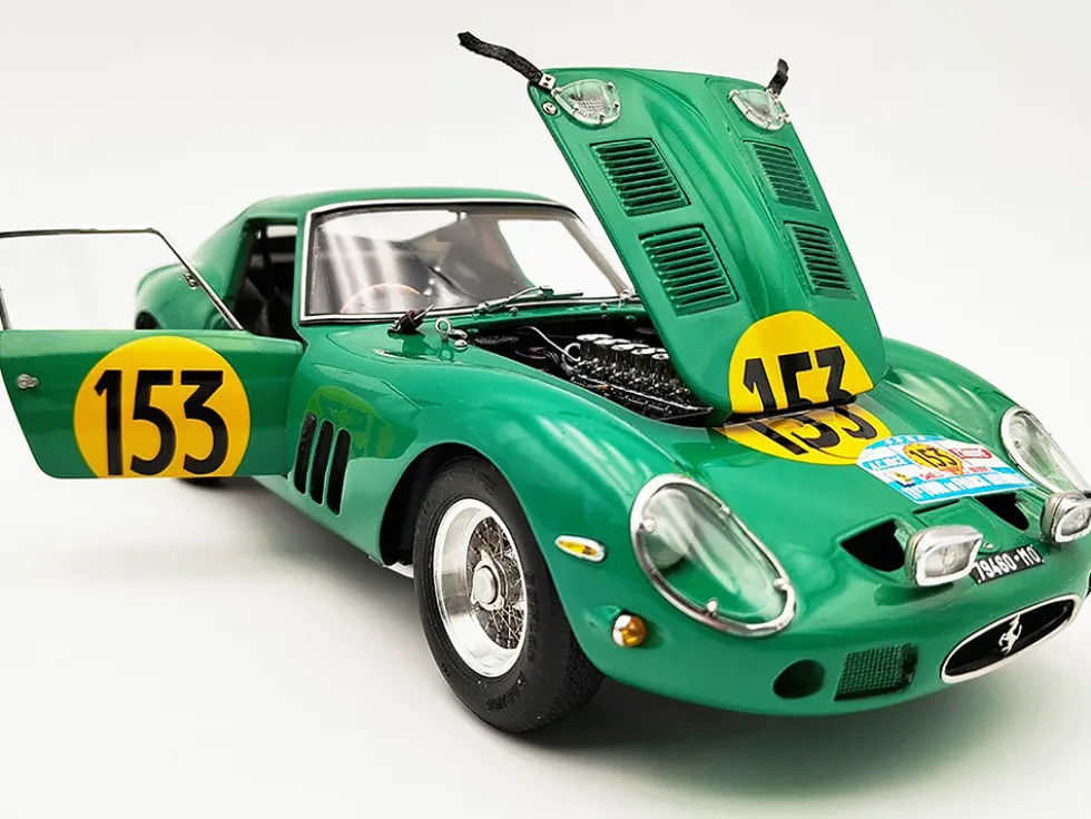 Ferrari 250 GTO #153 David Piper - Dan Margulies "Tour de France" (1962) Limited Edition to 2200 pieces Worldwide 1/18 Diecast Model Car by CMC