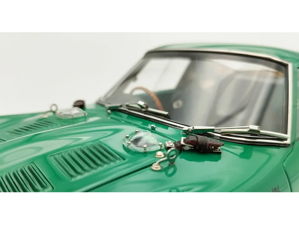 Ferrari 250 GTO #153 David Piper - Dan Margulies "Tour de France" (1962) Limited Edition to 2200 pieces Worldwide 1/18 Diecast Model Car by CMC